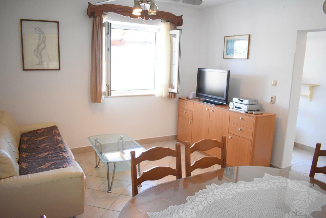 Apartment Martinic Pucisca Exterior foto